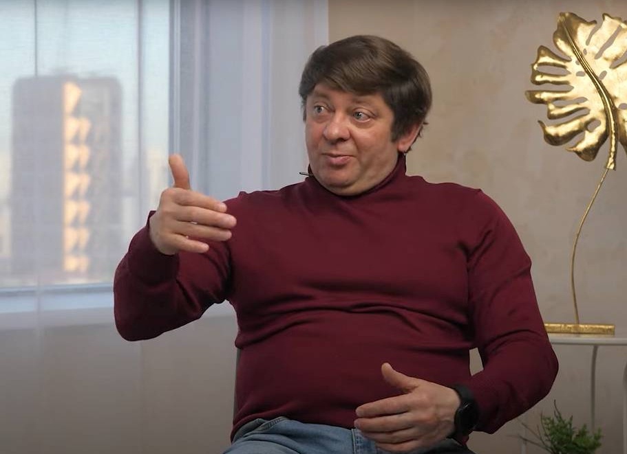 «Подкатывают слезы»: звезда «Уральских пельменей» Дмитрий Брекоткин о свадьбе дочери и отношениях с зятем