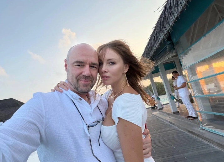 «Мне тут роман пророчат»: Полина Диброва заставила Романа Товстика ревновать на съемках реалити