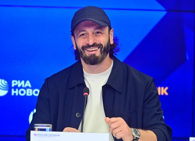 «Не время заканчивать спортивную карьеру»: Илья Авербух поддержал Аделию Петросян после падения на Олимпиаде